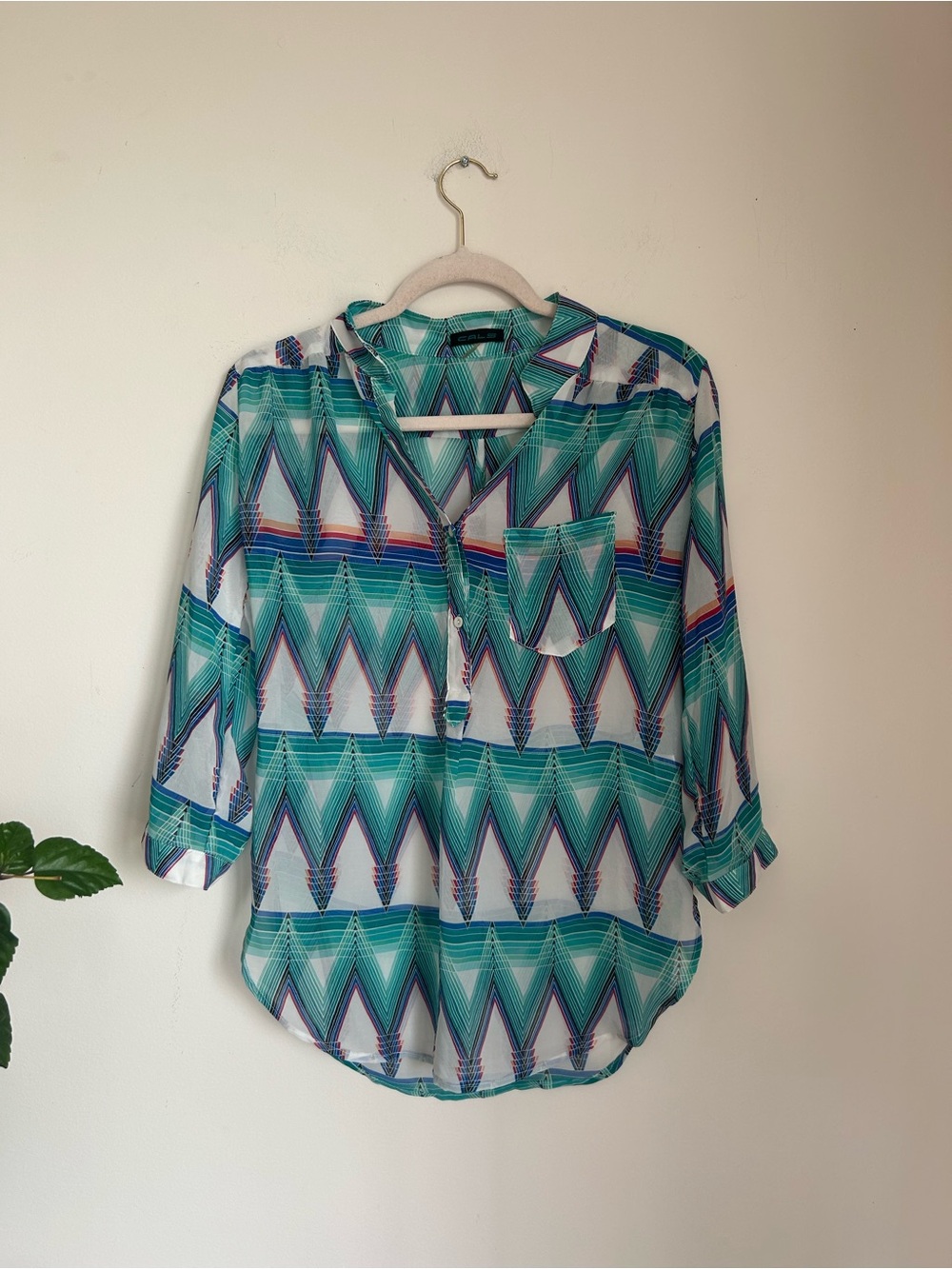 Women’s Teal Geometric V-Neck Button-Front Blouse